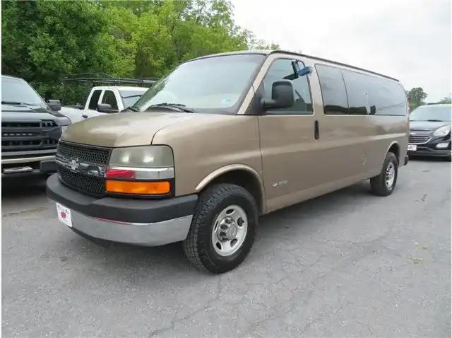 2004 Chevrolet Express 3500 Extended's photo