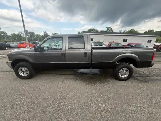 2002 Ford F-350 Lariat 4x4 Crew Cab SWB's photo