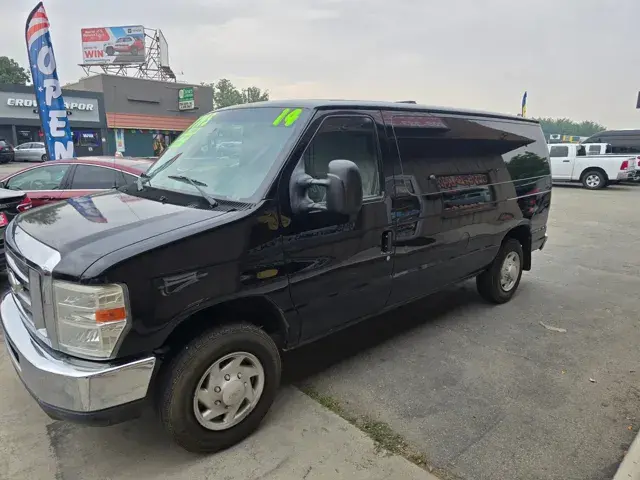 2014 Ford E-Series E-150 Van photo 4