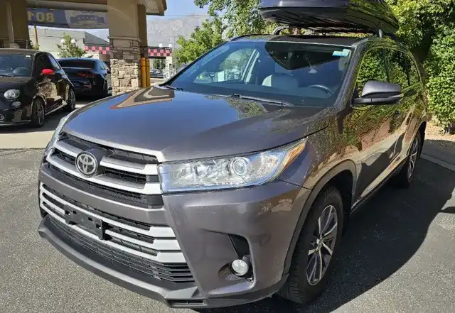 2019 Toyota Highlander XLE 4WD V6's photo