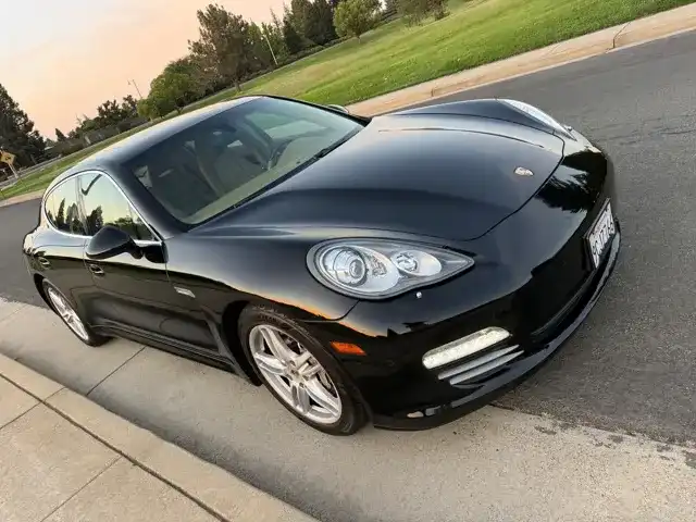 2011 Porsche Panamera S's photo