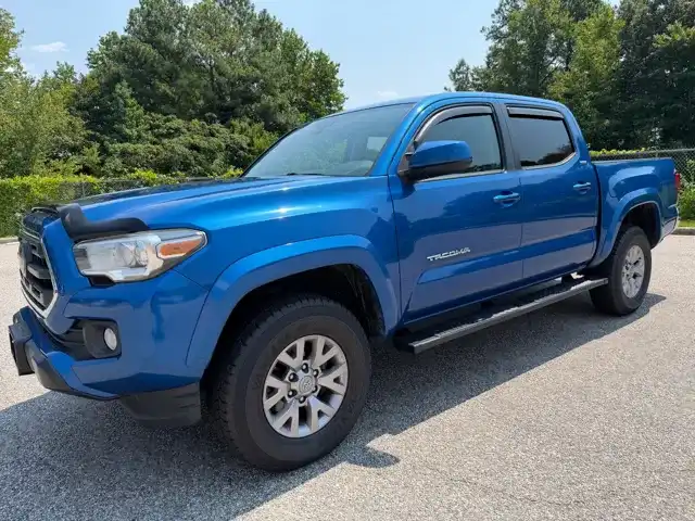 2018 Toyota Tacoma SR5 Double Cab 4x2 V6 Auto Short Bed's photo