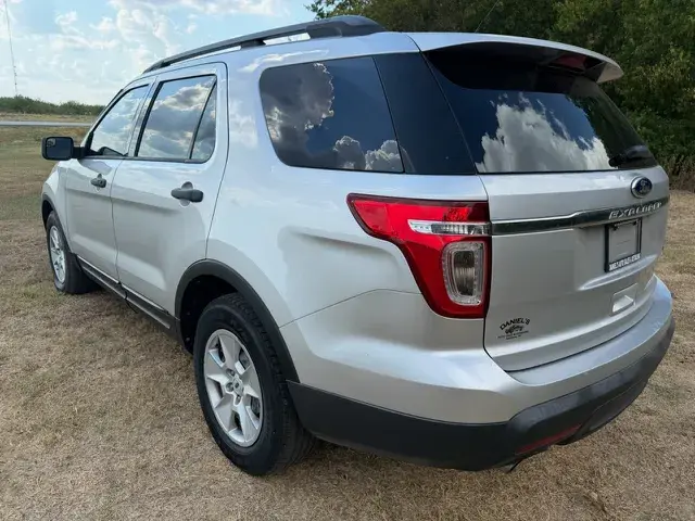 2013 Ford Explorer Base photo 4