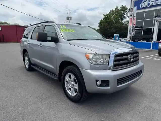2016 Toyota Sequoia 5.7 Auto SR5's photo