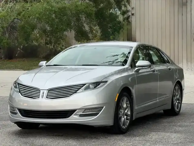 2013 Lincoln MKZ Front Wheel Drive's photo