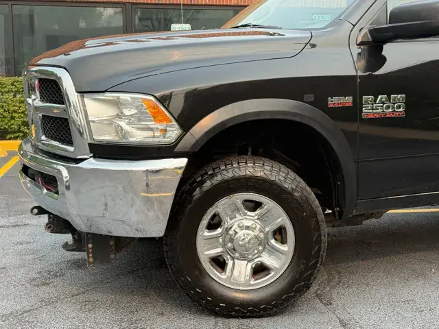 2016 RAM 2500 Tradesman 4X4 Regular Cab photo 3
