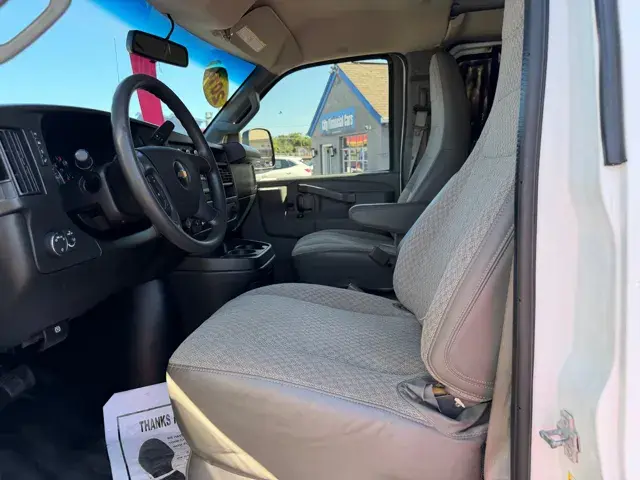 2018 Chevrolet Express Work Van 3500 Extended photo 4