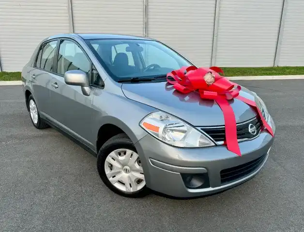 2011 Nissan Versa 1.8 S Auto's photo
