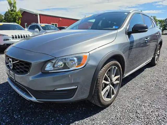 2017 Volvo V60 T5 AWD Cross Country's photo