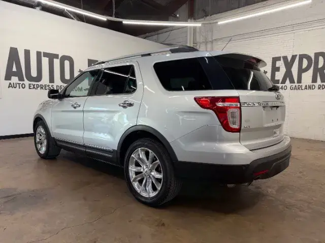 2013 Ford Explorer XLT photo 4