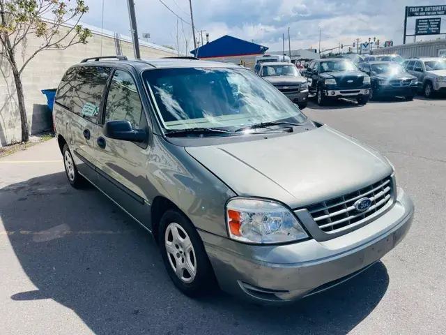 2004 Ford Freestar SE photo 3