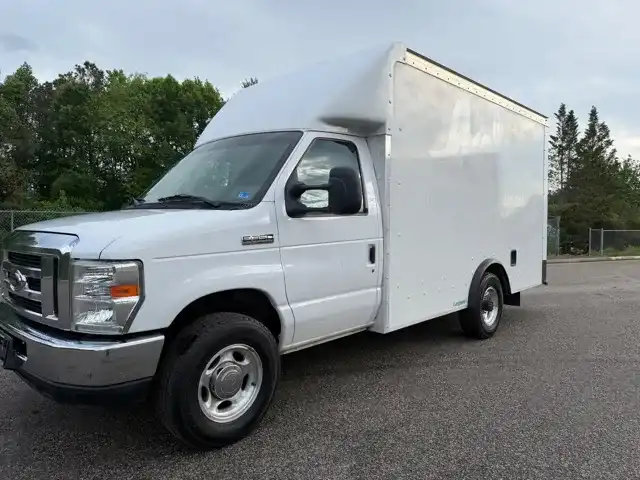 2016 Ford E-Series SRW E-350 Super Duty 138 in WB's photo
