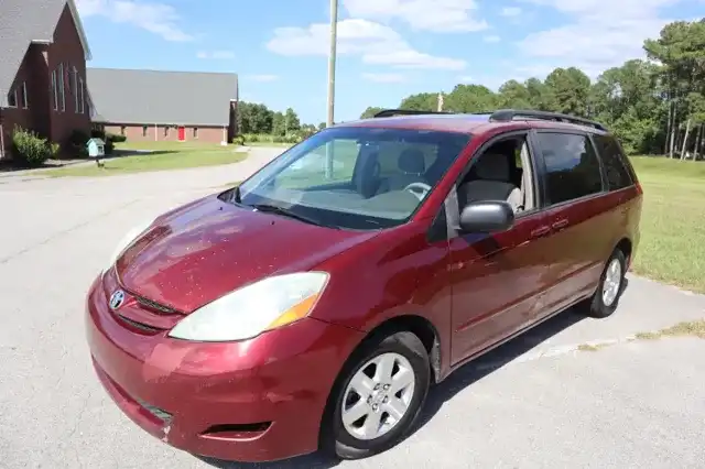 2008 Toyota Sienna LE 7-Passenger's photo