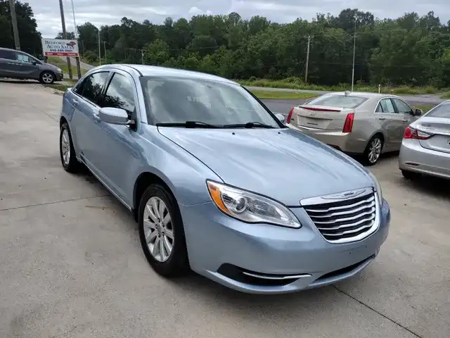 2013 Chrysler 200 Touring's photo