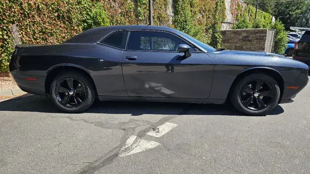 2019 Dodge Challenger SXT Auto photo 4
