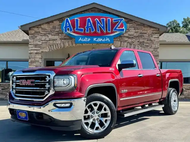 2017 GMC Sierra 4WD Crew Cab Short Box SLT's photo