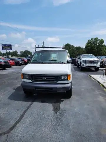 2006 Ford E-Series E-250 Van photo 1