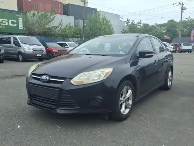 2013 Ford Focus Sedan SE's photo