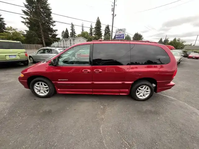 1998 Dodge Grand Caravan's photo