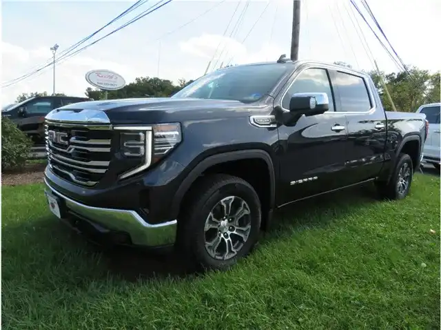 2026 GMC Sierra SLT 4WD Crew Cab Short Box's photo