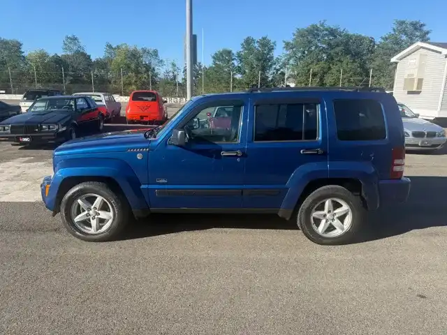 2009 Jeep Liberty Sport 4WD's photo