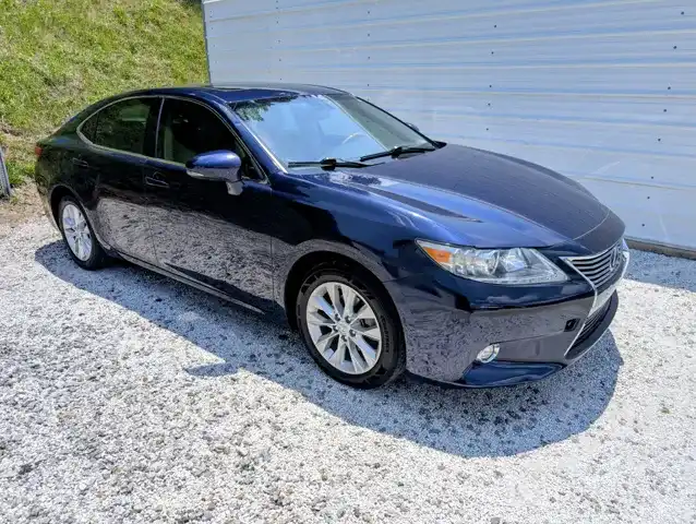 2014 Lexus ES 350 300h's photo