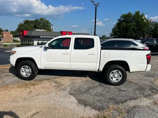 2023 Toyota Tacoma SR Double Cab 4WD V6 Auto Short Bed's photo