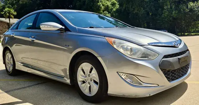 2015 Hyundai Sonata Base photo 3