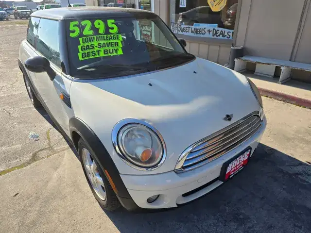 2010 MINI Cooper Base photo 1