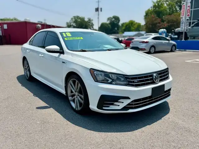 2018 Volkswagen Passat 2.0T R-Line Auto's photo