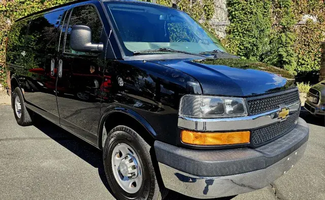 2018 Chevrolet Express 2500 Work Van HD photo 3