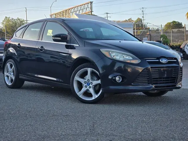 2012 Ford Focus 5 Door Hatch Titanium photo 5
