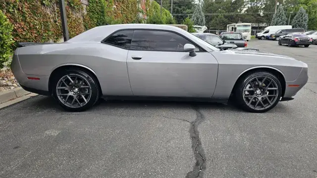 2016 Dodge Challenger R/T Shaker photo 4