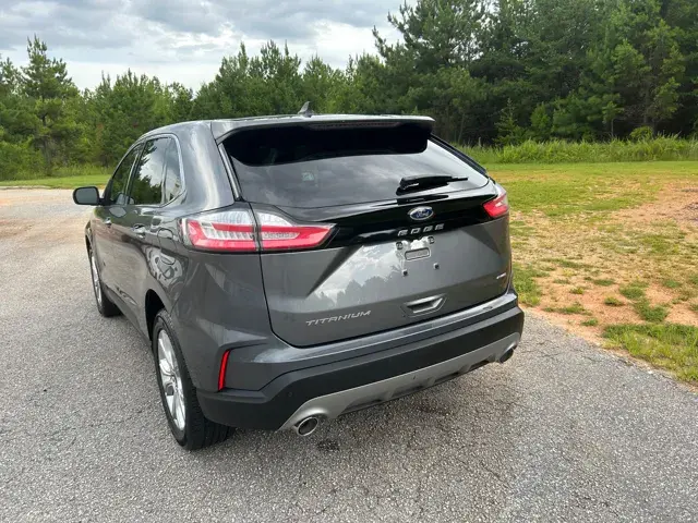 2022 Ford Edge Titanium AWD photo 5