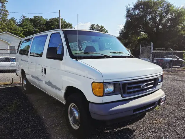 2006 Ford E-Series XLT E-350 Super Duty Extended photo 3