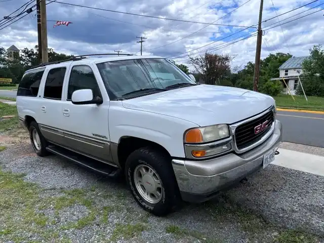 2000 GMC Yukon SLE C1500's photo