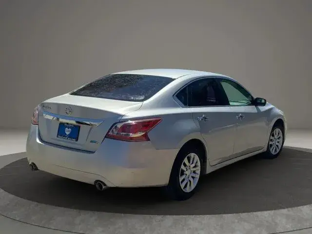 2013 Nissan Altima undefined photo 3