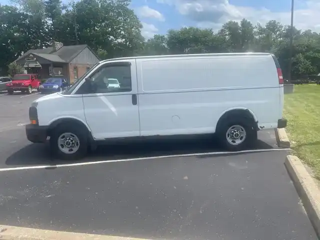 2011 GMC Savana 2500 Cargo Van's photo