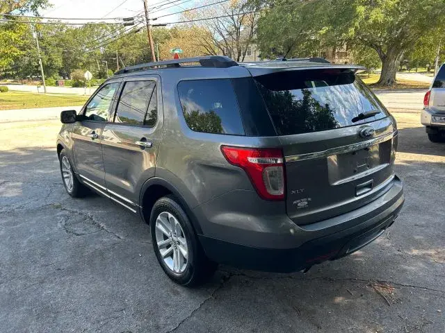 2011 Ford Explorer XLT photo 3