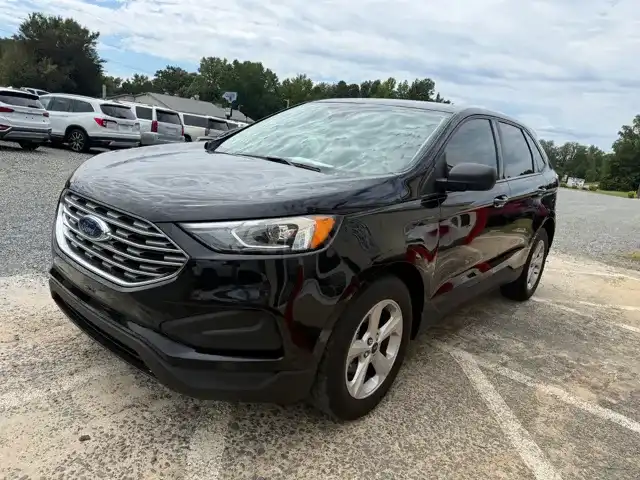 2020 Ford Edge SE's photo