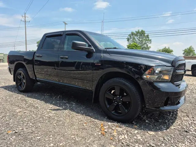 2018 RAM 1500 Express Crew Cab 4x4 5'7 photo 4