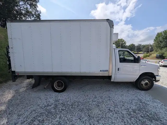 2016 Ford E-Series DRW E-450 Super Duty 158 in WB's photo