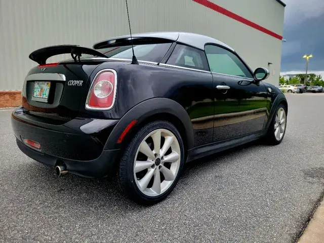 2014 MINI Cooper Base photo 3