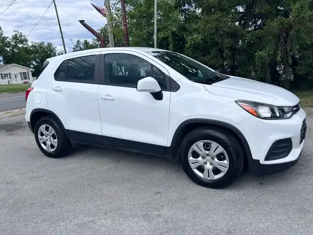 2017 Chevrolet Trax LS's photo