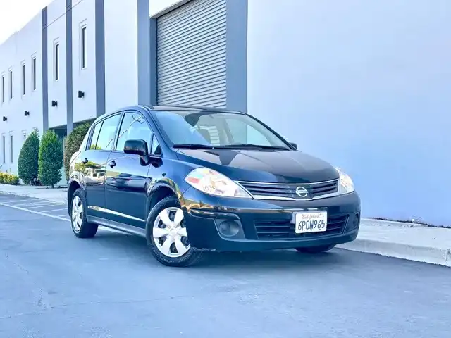 2011 Nissan Versa 1.8 FE+ SL CVT's photo