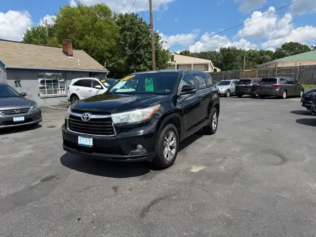 2015 Toyota Highlander LE Plus V6's photo