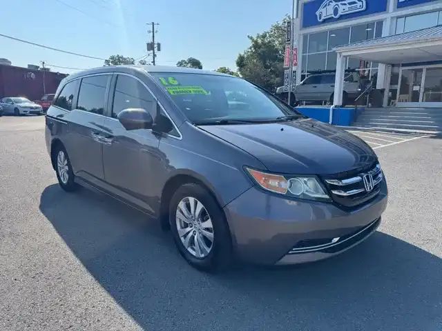 2016 Honda Odyssey SE's photo