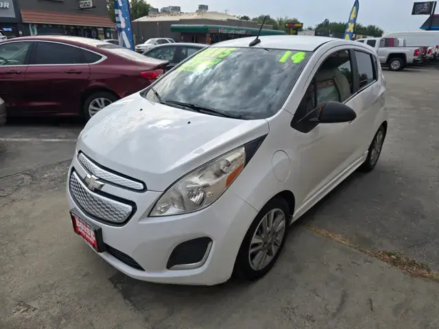 2014 Chevrolet Spark 2LT EV 1SB photo 3
