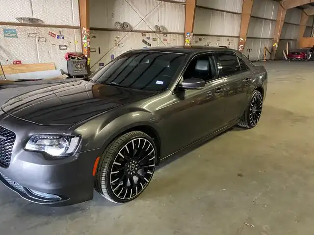 2023 Chrysler 300 S's photo