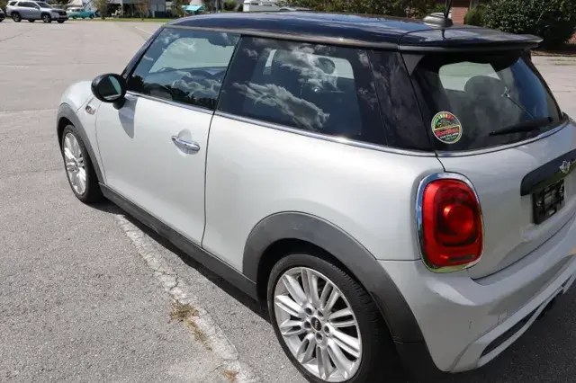 2015 MINI Cooper S photo 3